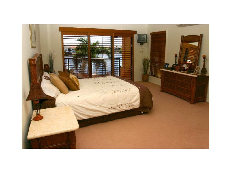 6 Palmyra Ct, Burleigh Heads QLD 4220