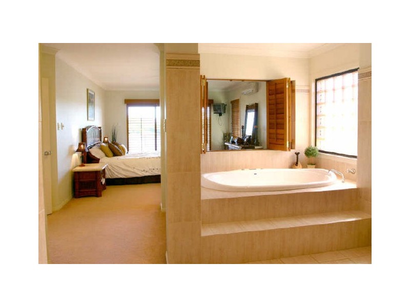 6 Palmyra Ct, Burleigh Heads QLD 4220