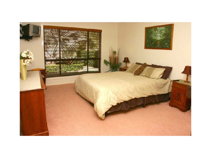 6 Palmyra Ct, Burleigh Heads QLD 4220