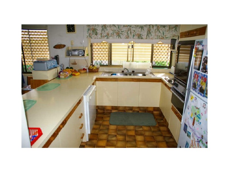 19 Redleaf Court, Burleigh Waters QLD 4220