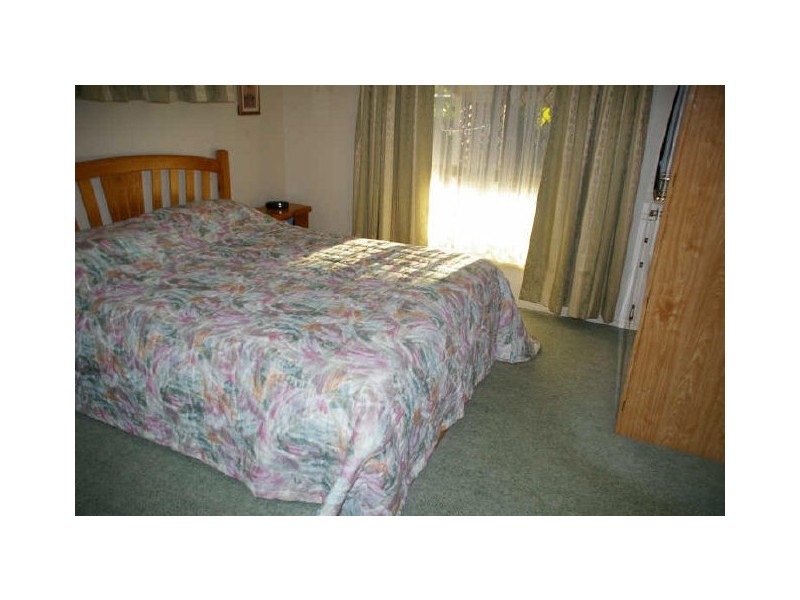 19 Redleaf Court, Burleigh Waters QLD 4220