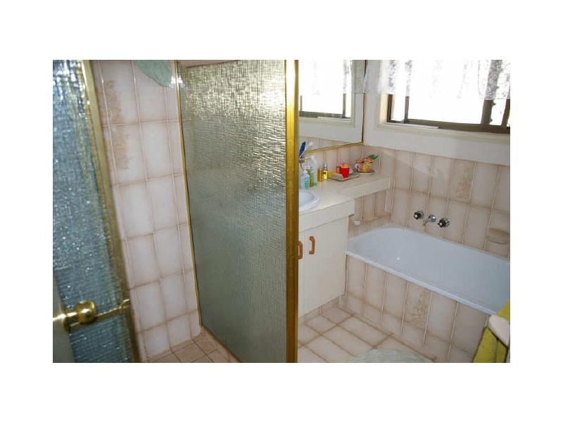 19 Redleaf Court, Burleigh Waters QLD 4220