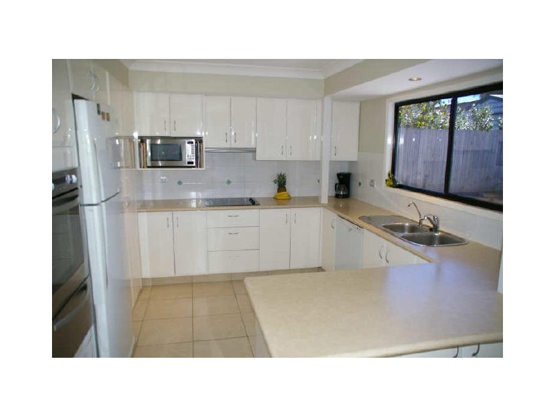 8 Bushtree Court, Burleigh Waters QLD 4220