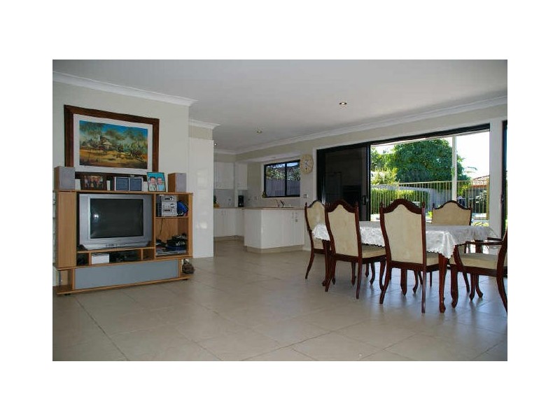 8 Bushtree Court, Burleigh Waters QLD 4220