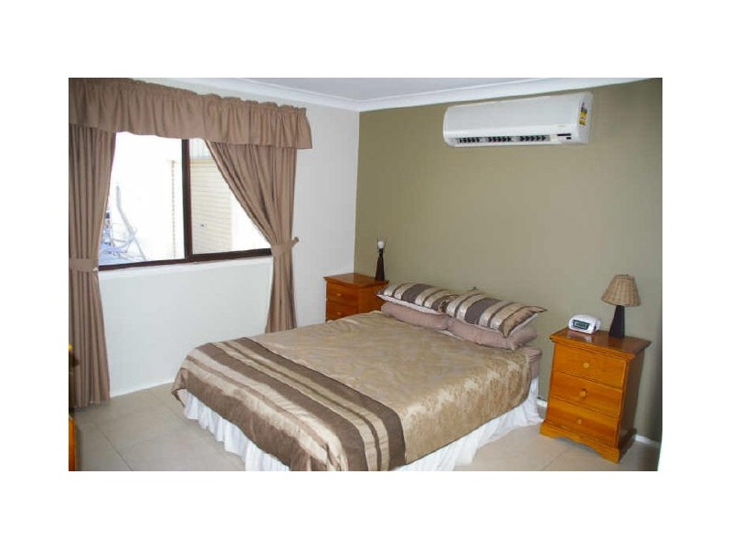 8 Bushtree Court, Burleigh Waters QLD 4220