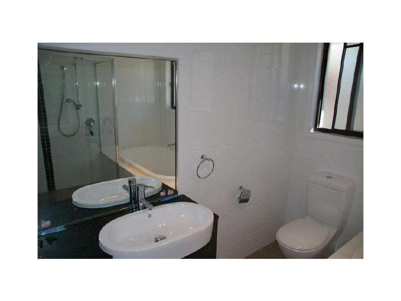 8 Bushtree Court, Burleigh Waters QLD 4220