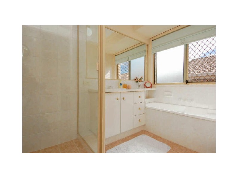 1/4 Ruby Court, Burleigh Waters QLD 4220