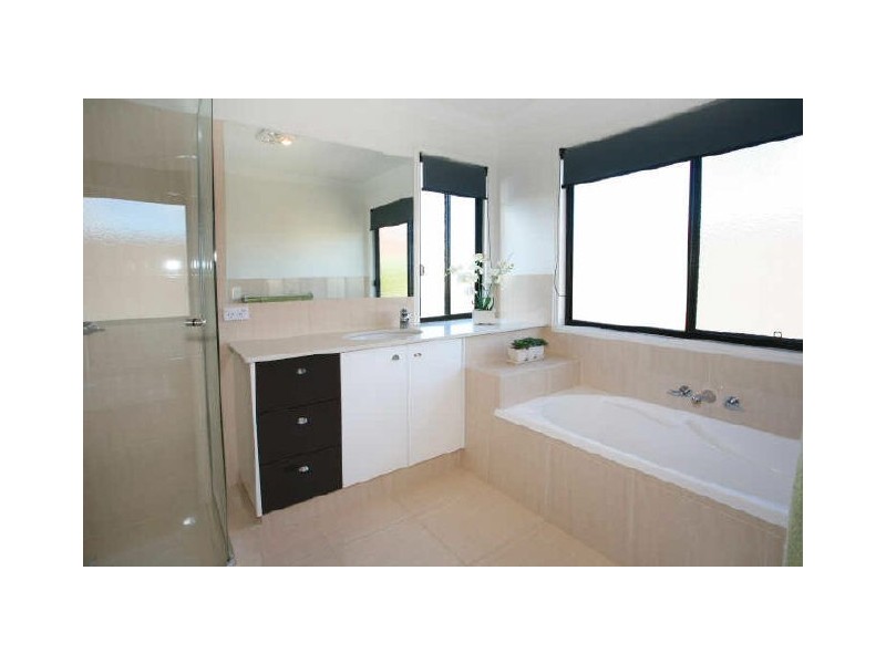 63 Bayswater Avenue, Varsity Lakes QLD 4227