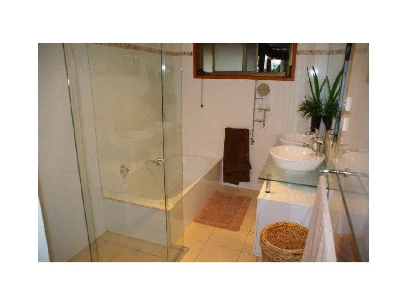 169 Burleigh St, Burleigh Waters QLD 4220
