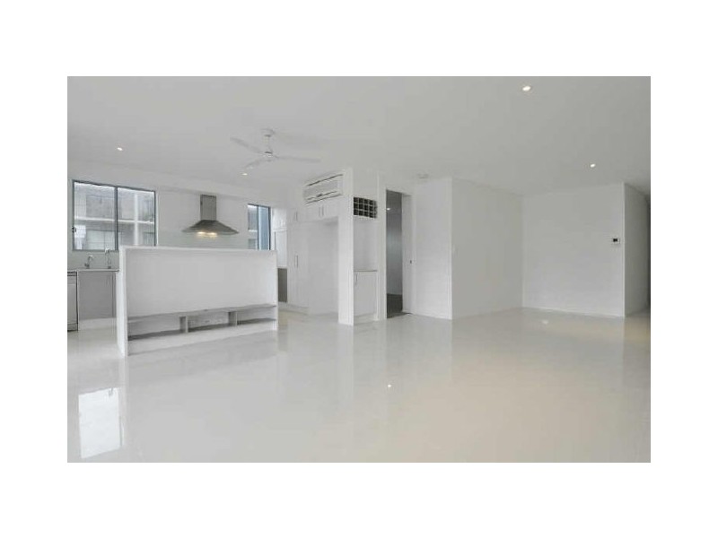 1/10 Tallebudgera Drive, Palm Beach QLD 4221