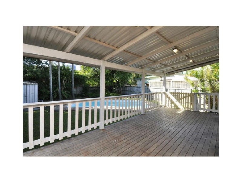 5 Clinton Avenue, Burleigh Waters QLD 4220