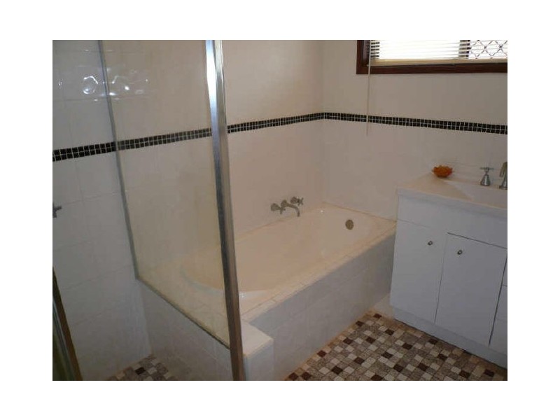 25 Honeyeater Drive, Burleigh Waters QLD 4220