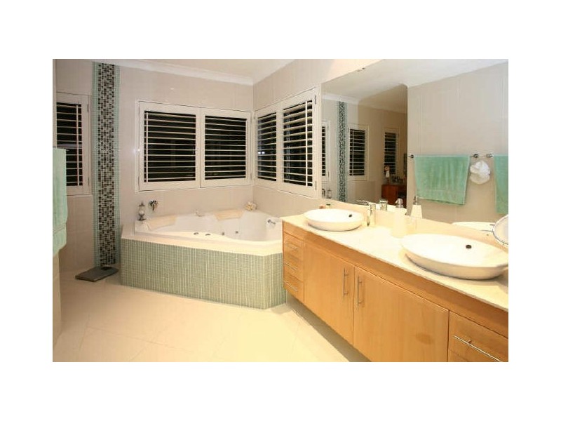 10 Elanora Drive, Burleigh Heads QLD 4220