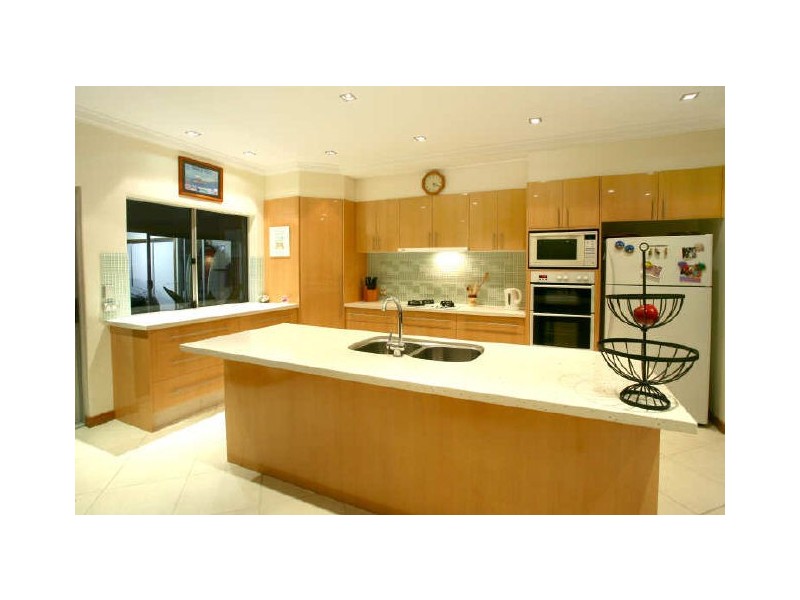 10 Elanora Drive, Burleigh Heads QLD 4220