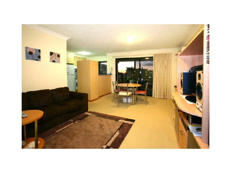 9/5 Mountain View Avenue, Miami QLD 4220