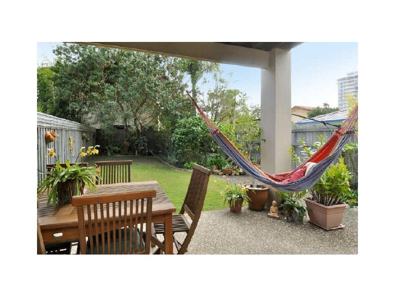 2/5 Acanthas Avenue, Burleigh Heads QLD 4220