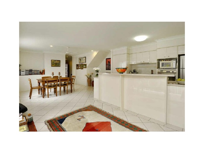 2/5 Acanthas Avenue, Burleigh Heads QLD 4220