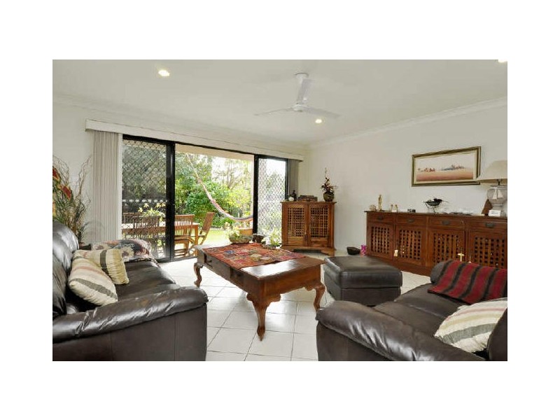 2/5 Acanthas Avenue, Burleigh Heads QLD 4220
