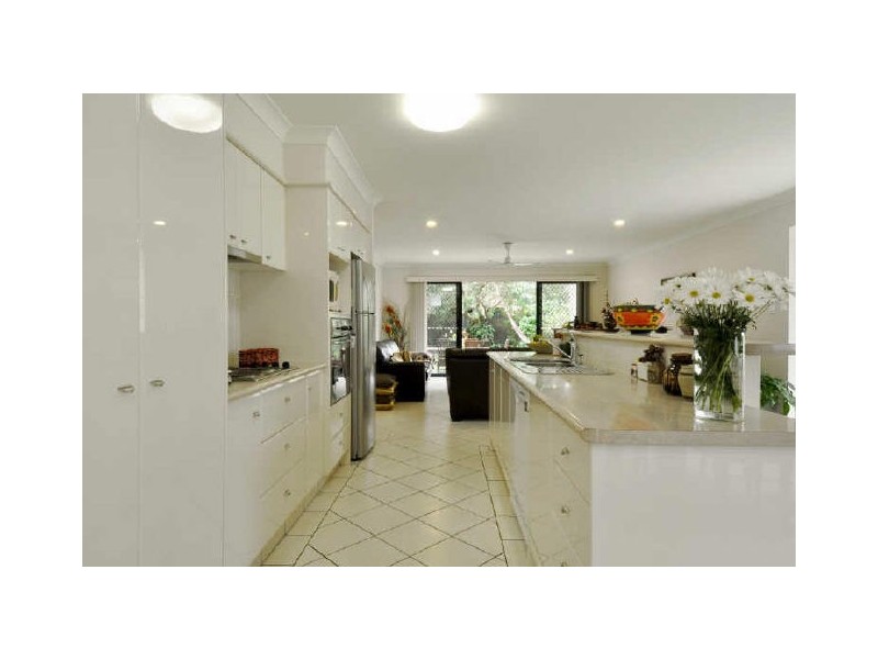 2/5 Acanthas Avenue, Burleigh Heads QLD 4220