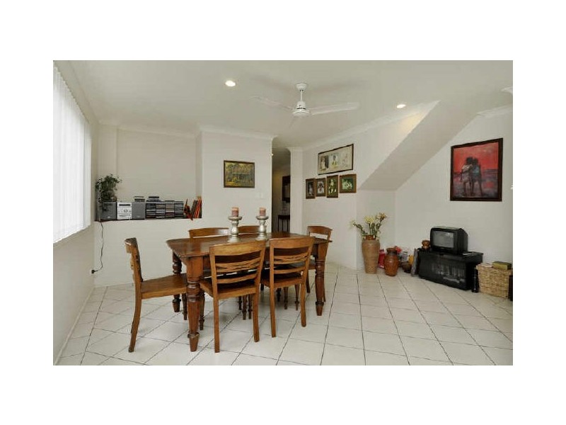 2/5 Acanthas Avenue, Burleigh Heads QLD 4220