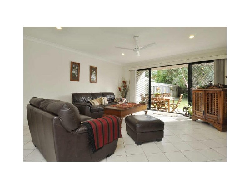 2/5 Acanthas Avenue, Burleigh Heads QLD 4220