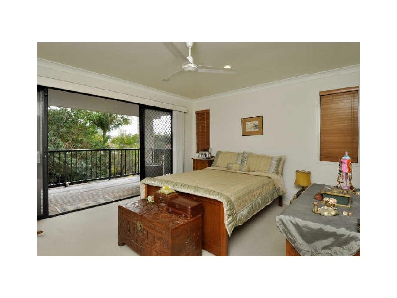 2/5 Acanthas Avenue, Burleigh Heads QLD 4220