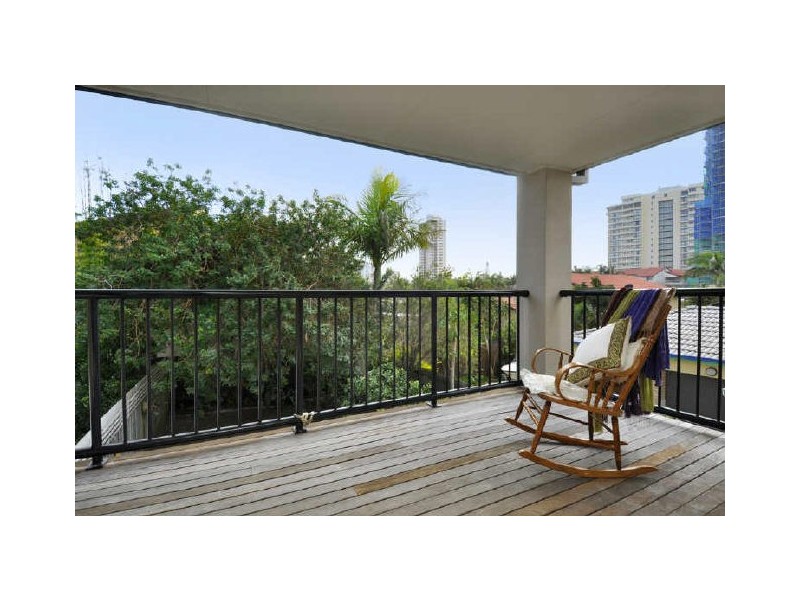 2/5 Acanthas Avenue, Burleigh Heads QLD 4220