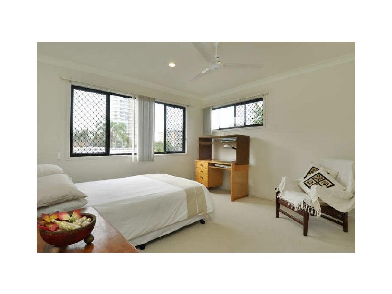 2/5 Acanthas Avenue, Burleigh Heads QLD 4220