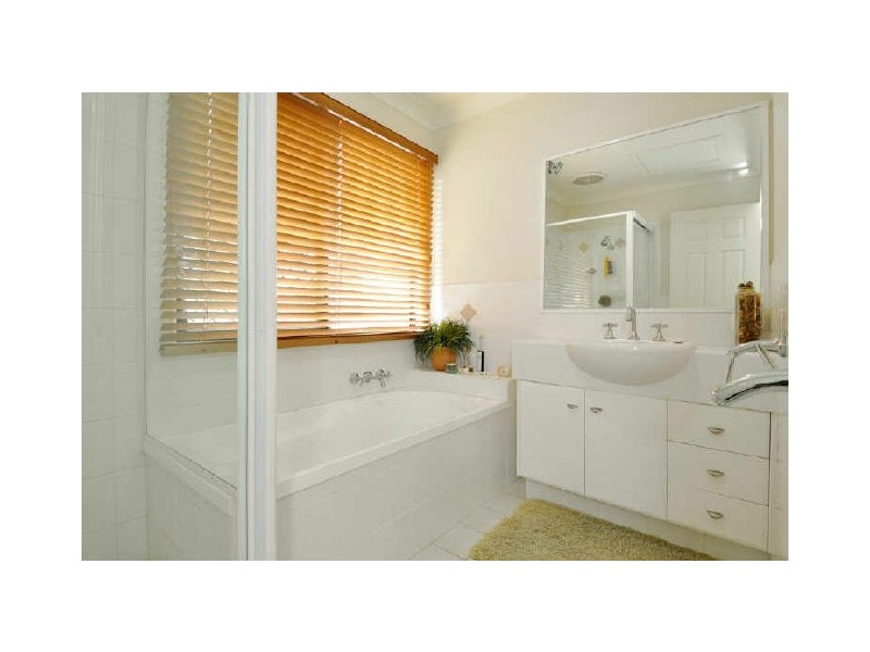 2/5 Acanthas Avenue, Burleigh Heads QLD 4220