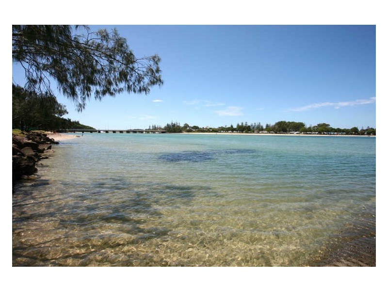 3 Bullimah Av, Burleigh Heads QLD 4220