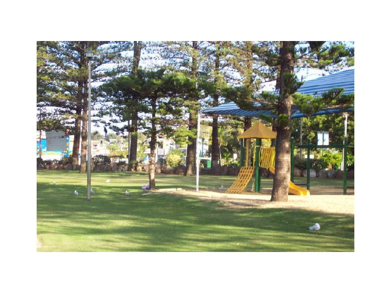 5 Omao Av, Burleigh Waters QLD 4220