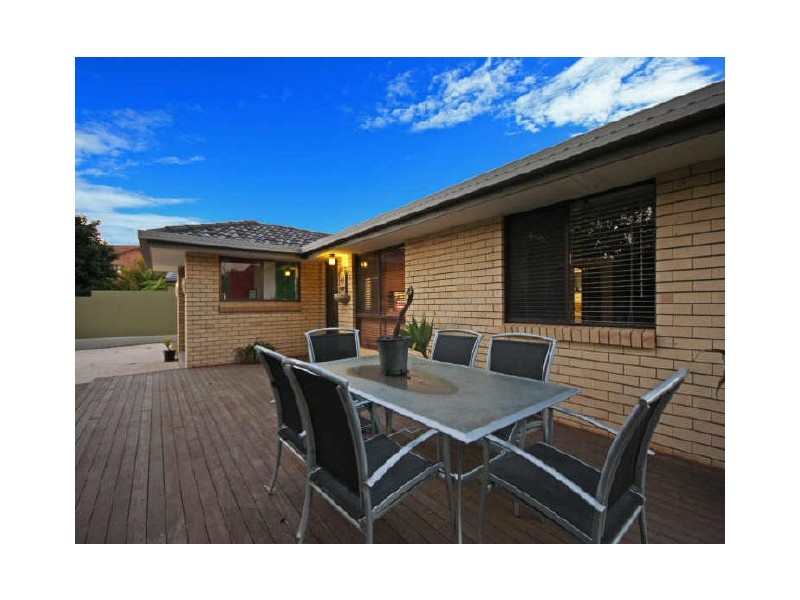 5 Omao Av, Burleigh Waters QLD 4220