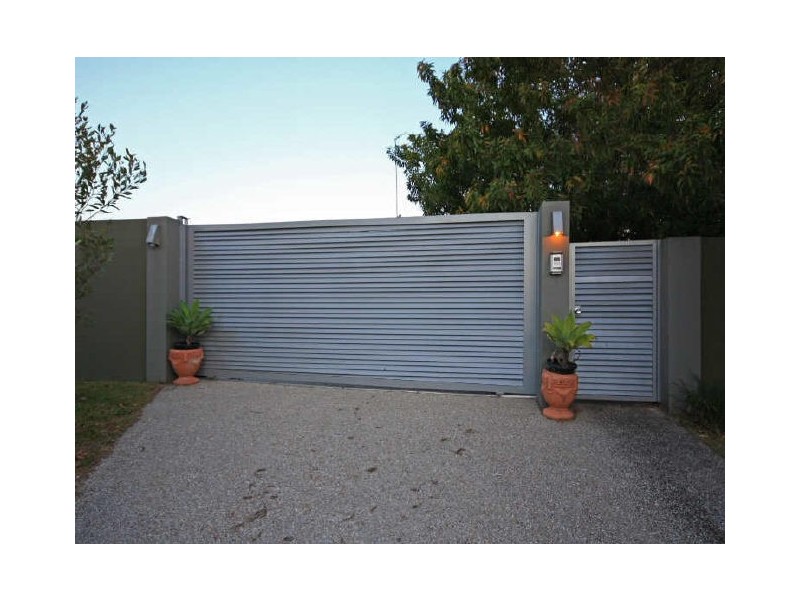 5 Omao Av, Burleigh Waters QLD 4220