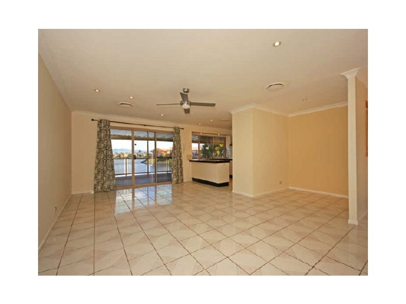 11 Silvabank Drive, Varsity Lakes QLD 4227