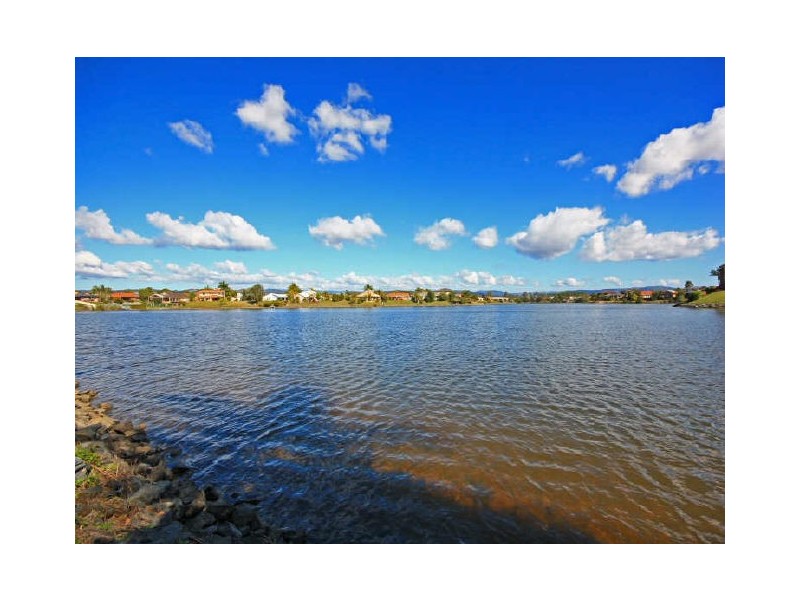 11 Silvabank Drive, Varsity Lakes QLD 4227