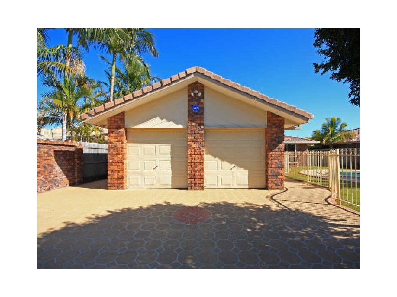 11 Silvabank Drive, Varsity Lakes QLD 4227