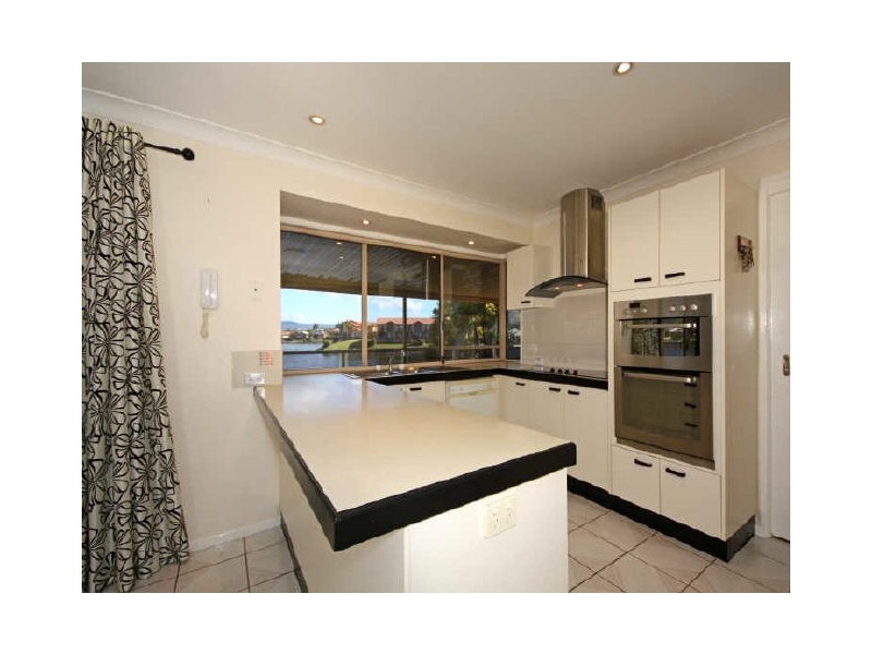 11 Silvabank Drive, Varsity Lakes QLD 4227