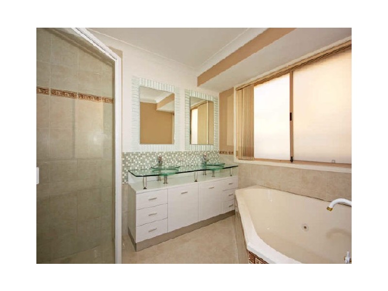 11 Silvabank Drive, Varsity Lakes QLD 4227