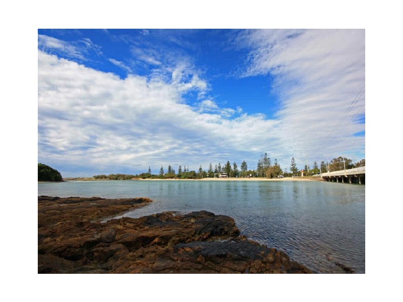 22 Djerral Avenue, Burleigh Heads QLD 4220