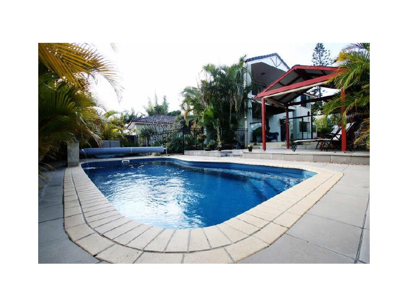 24 Beaconsfield Drive, Burleigh Waters QLD 4220