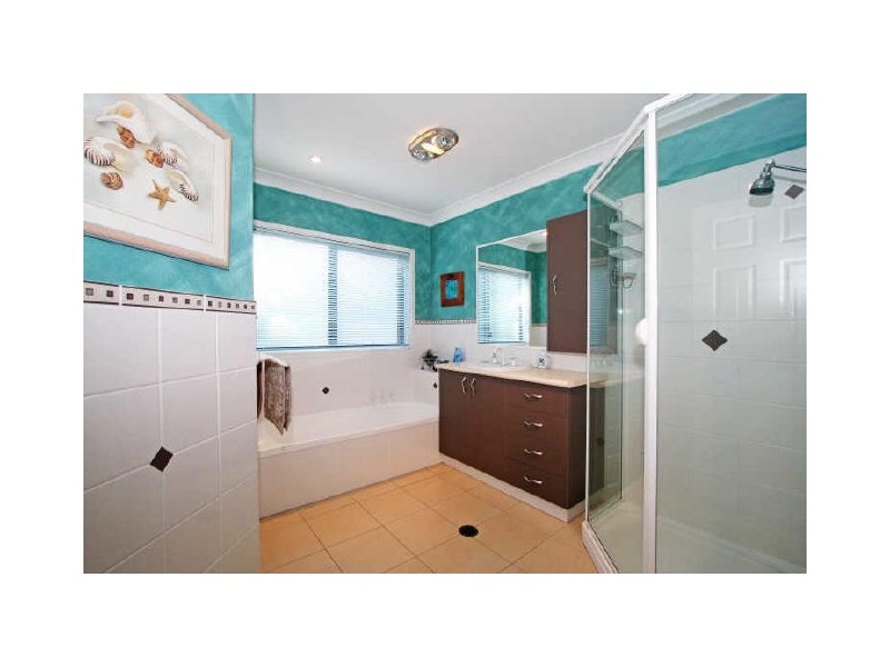 24 Beaconsfield Drive, Burleigh Waters QLD 4220