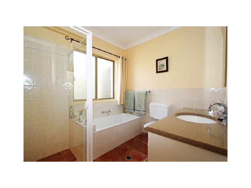 33 Gardendale Crescent, Burleigh Waters QLD 4220
