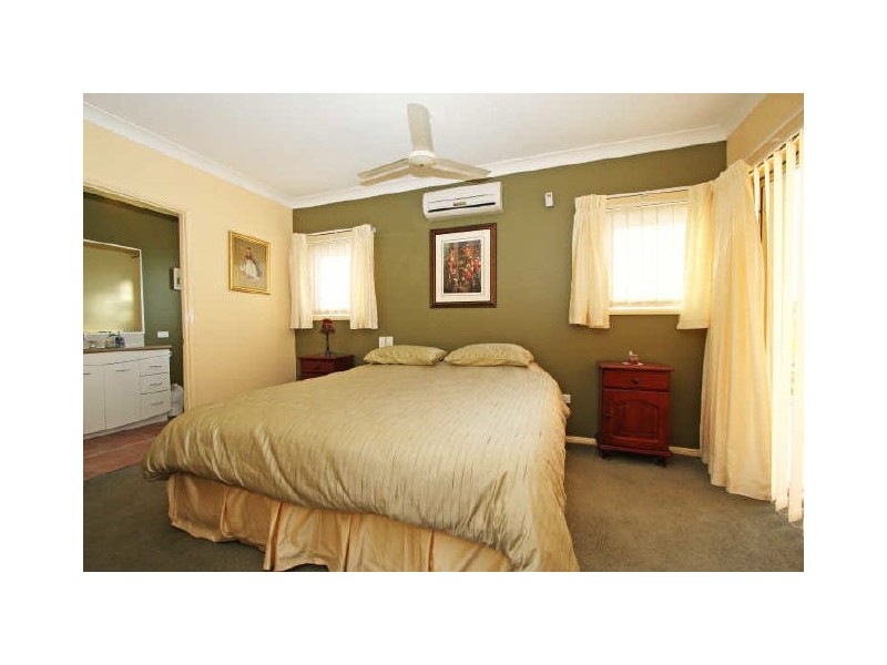 33 Gardendale Crescent, Burleigh Waters QLD 4220