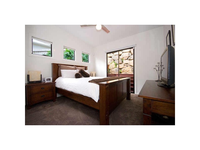 1/2057 Gold Coast Hwy, Miami QLD 4220