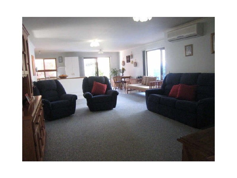 2 Amorette Avenue, Varsity Lakes QLD 4227