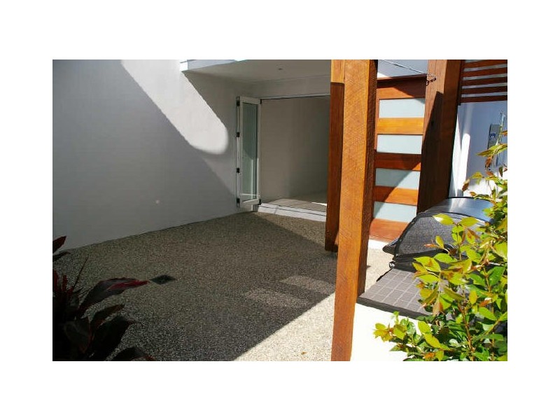 1/4 Cedar Court, Burleigh Heads QLD 4220