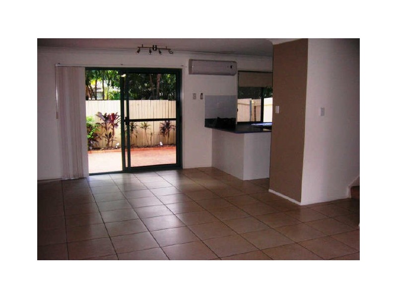 18/2 Pappas Way, Carrara QLD 4211