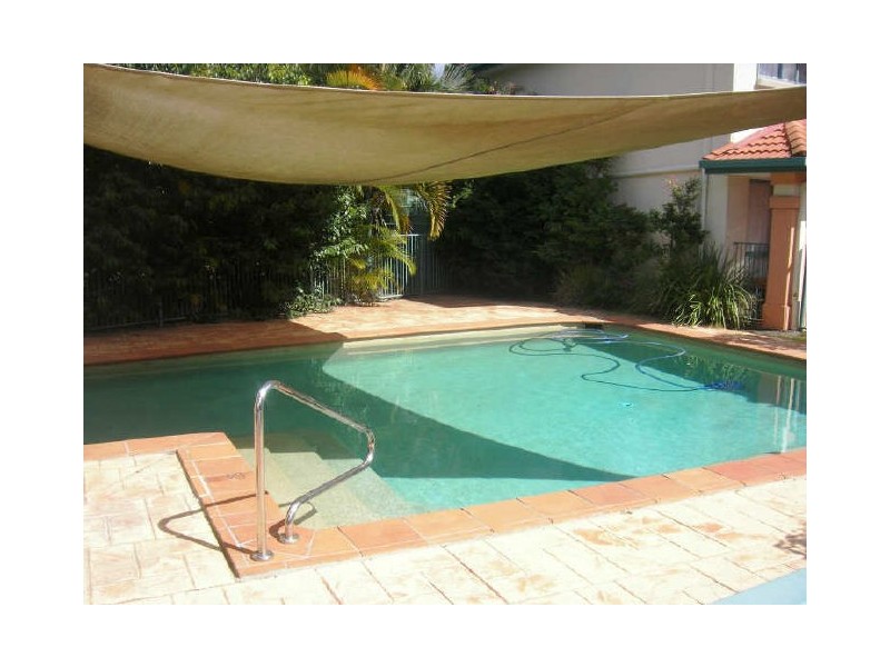 18/2 Pappas Way, Carrara QLD 4211