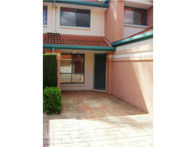 18/2 Pappas Way, Carrara QLD 4211