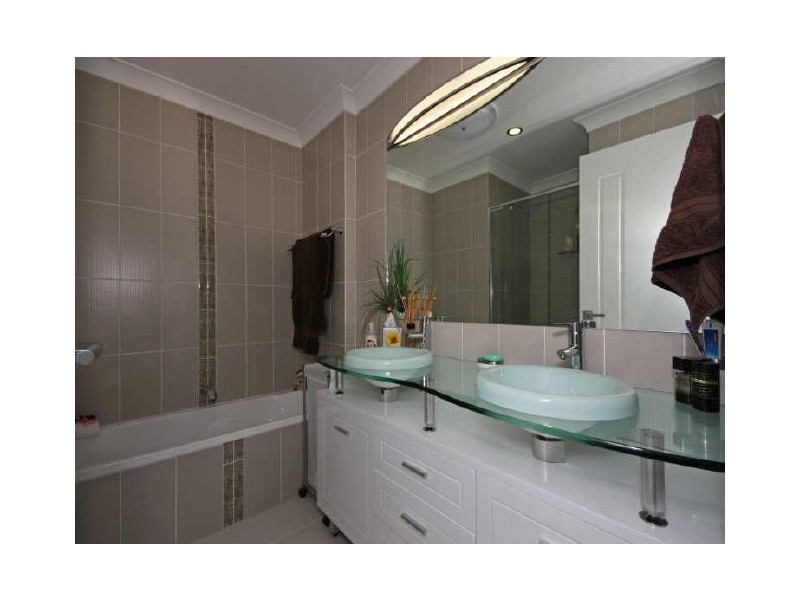 3 Omao Avenue, Burleigh Waters QLD 4220
